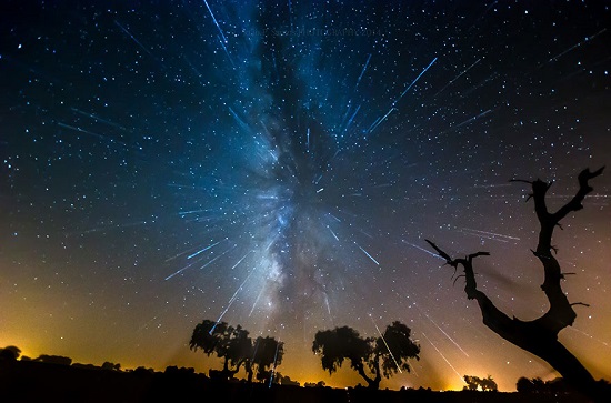 صور النيازك والنجوم المتتباعة فى اقل أماكن العالم تلوثاً -اليوم السابع -7 -2015